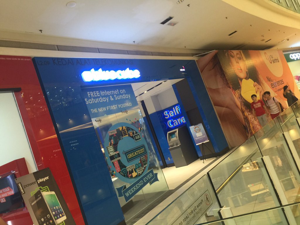 blue cube nu sentral Dana Decker