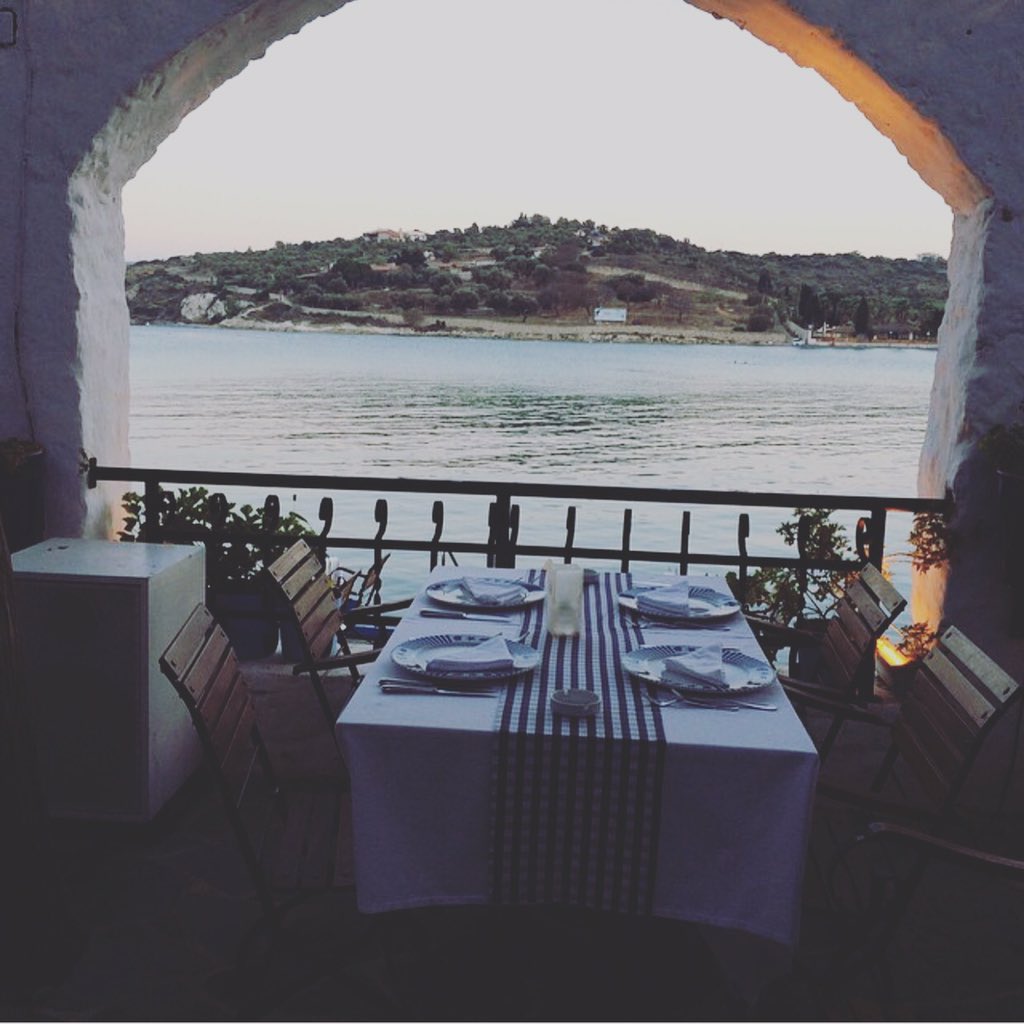 CesmePaparazzi's tweet photo. Şimdi burada olmak istemez miydiniz?
#çeşme #paparazzi https://t.co/XDcd9Nbsis