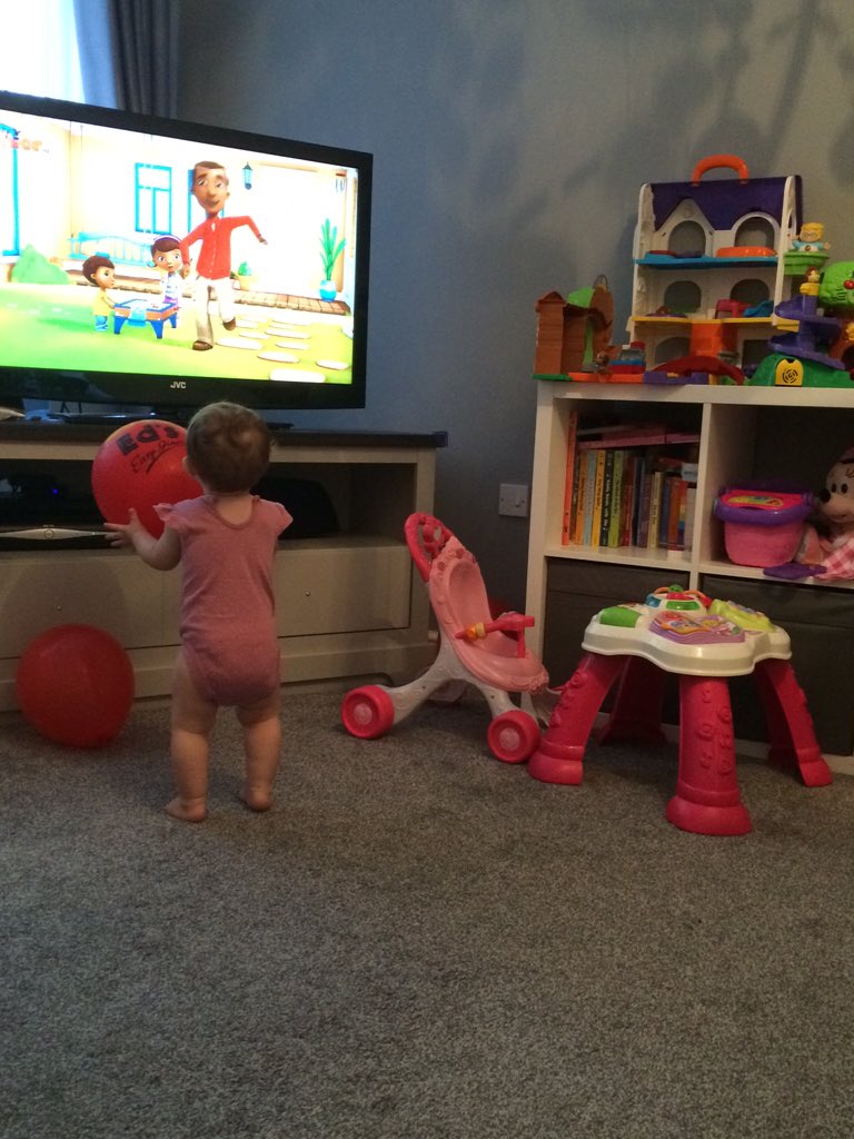 lauraew87's tweet photo. @eds_easy_diner she's had this eds balloon about 5 weeks. She loves it https://t.co/MZi2KUNvvX