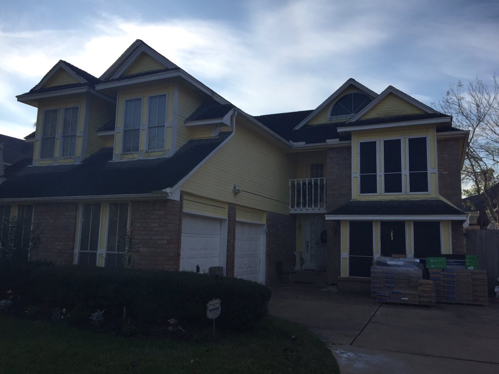 The first roof of the year being replaced today! The owners are amazing, very nice people! #roofing #roof #work