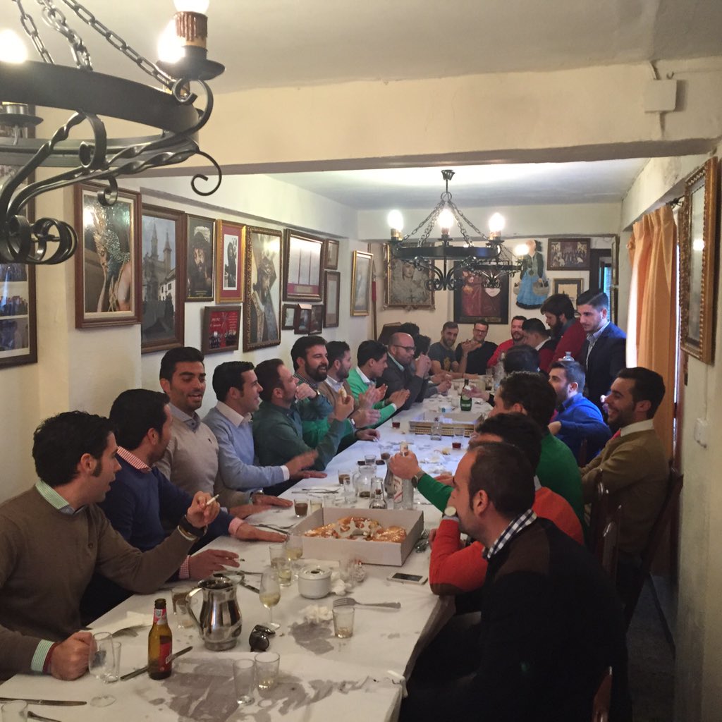 LosMartiriosDJ's tweet photo. Cerrando la comida de Reyes, grandioso día y comenzamos la cuenta atrás hacia la bendita Cuaresma. Feliz Reyes!!!! https://t.co/S1FQqu1OF6