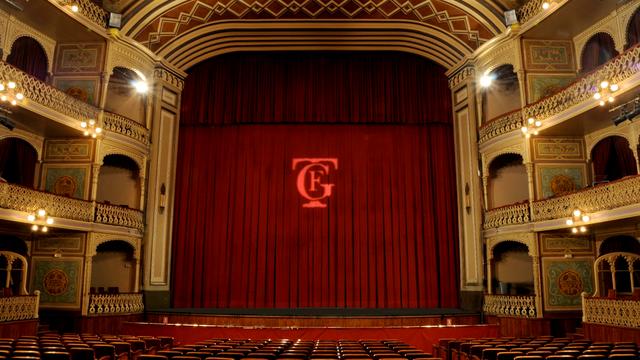 carnavalista100's tweet photo. RT quien tenga ganas de que se abra las cortinas del Gran Teatro Falla  #COAC2016 🎭🎭🎭🎭 https://t.co/7XiZmjDMsq