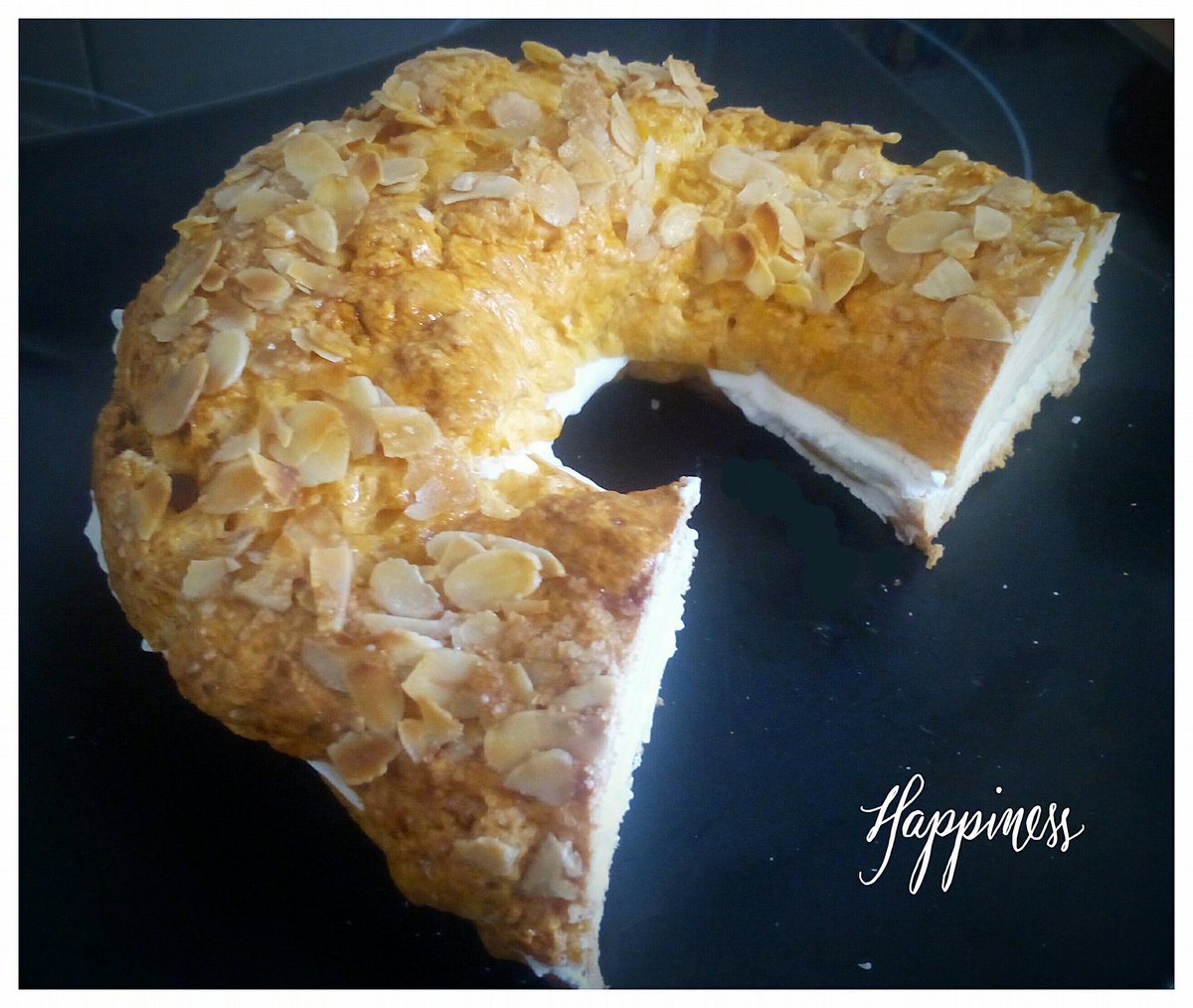 hapinessgf's tweet photo. Feliz día de reyes! Nosotros disfrutando de nuestro roscón #singluten #sinlactosa K emoción😜 
#celiacos #quenopare https://t.co/F1O6Fi3PW7