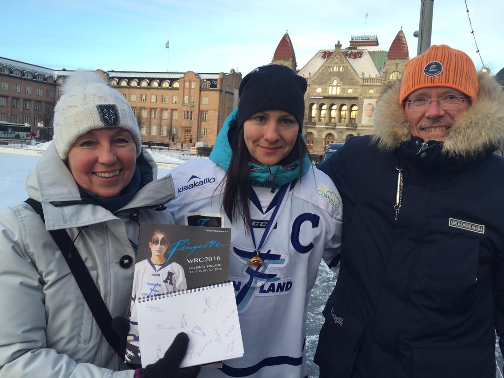 ringettefinland's tweet photo. Maailmanmestarit 2016 #ringette #mestaruuskakkua @2016wrc @jaapuisto #Helsinki #fanit https://t.co/KXk0gdhpG5