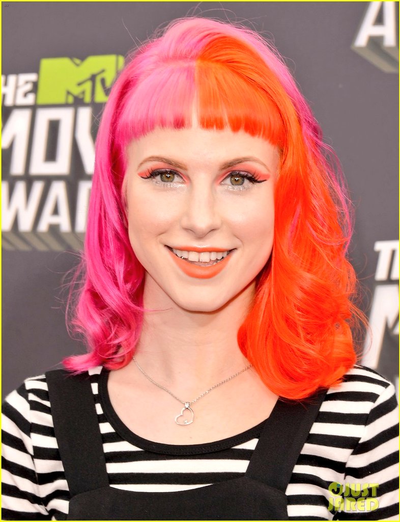 Leashtty's tweet image. He tenido el pelo de tantos colores que ya ni se cual es mi color natural