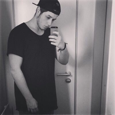 RTifuwouldDateG's tweet photo. RT if u would date
@Bueny1 https://t.co/9MZKmFlCgd