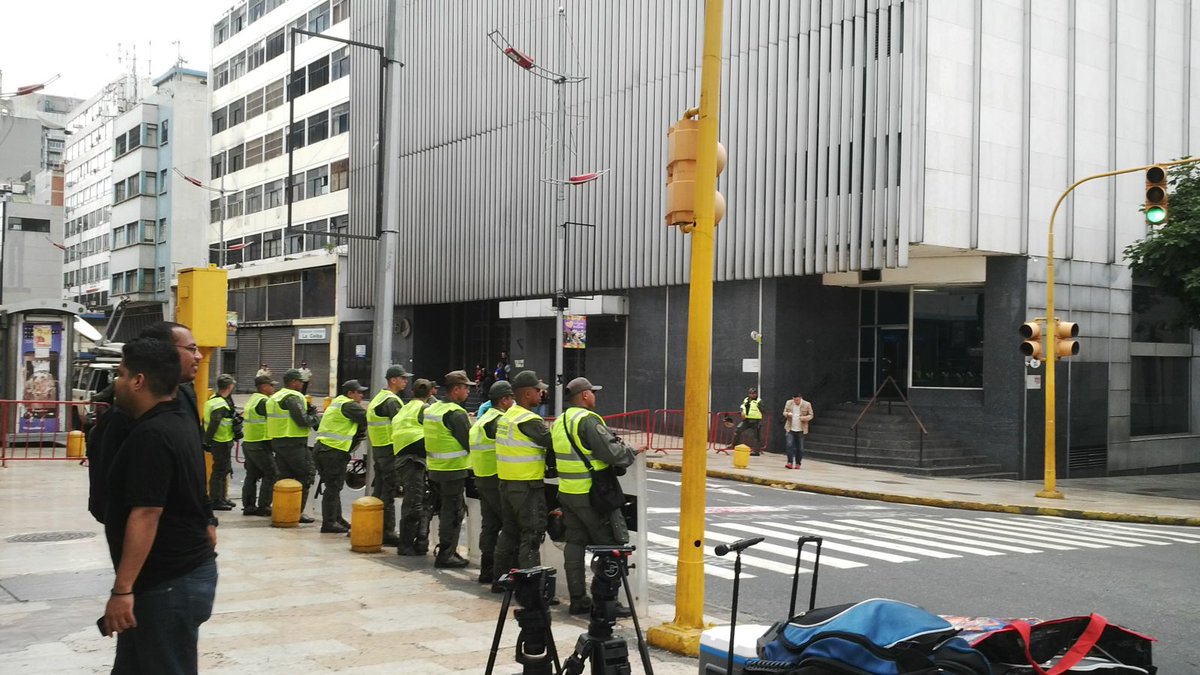 9:00 AM #5Ene Así se encuentra la esquina de San Francisco en el Centro de #Caracas  (vía <a href="/unidadvenezuela/">Unidad Venezuela</a>)