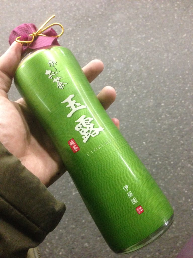 ファミマのペットボトルのお茶がめっちゃオシャレ 店員 1080円です Togetter