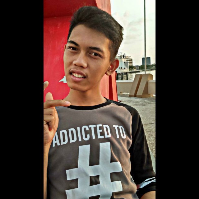 Reeemp's tweet image. Matanya beda, ko' sipit :D