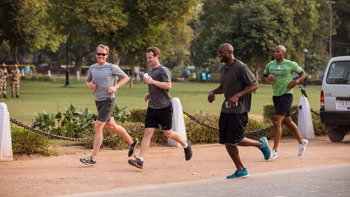 Mark Zuckerberg wants you to get off Facebook and go run theverge.com/2016/1/5/10714…