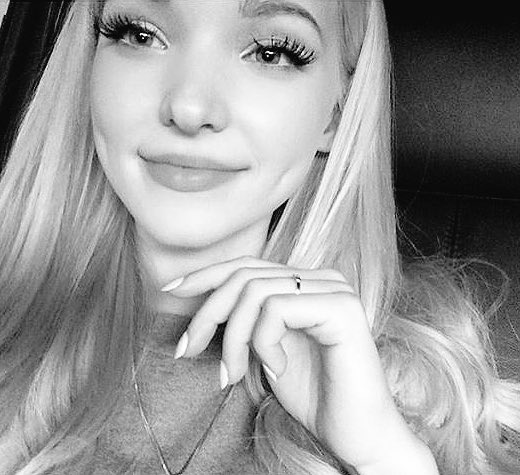 adoredovelie's tweet photo. she's so cute omFg @DoveCameron https://t.co/9xsFef3iXV