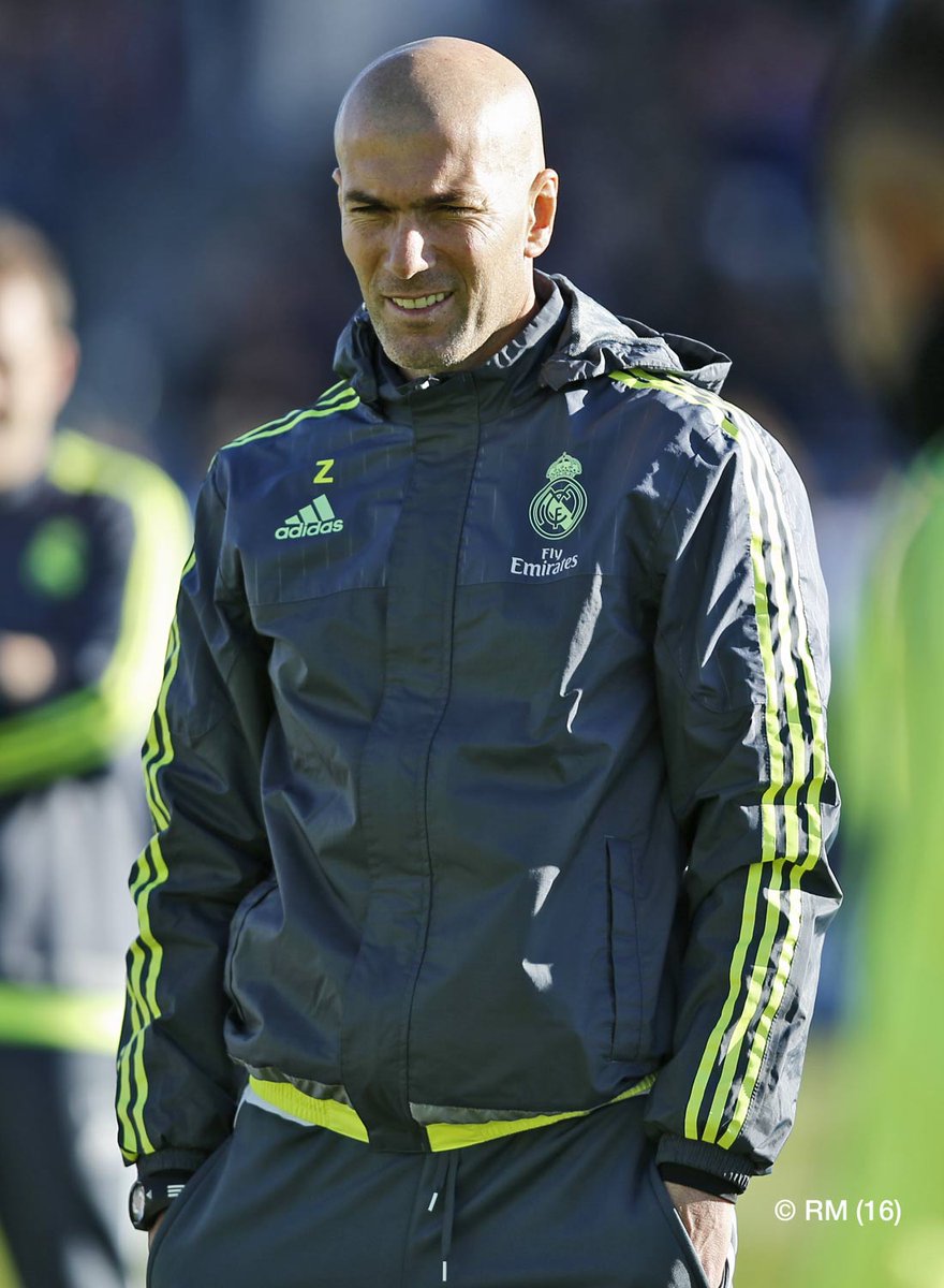 realmadrid's tweet photo. Primera sesión de Zidane como entrenador del Real Madrid 📷⚽

#RMCity #HalaMadrid https://t.co/wOWkl2EY0d