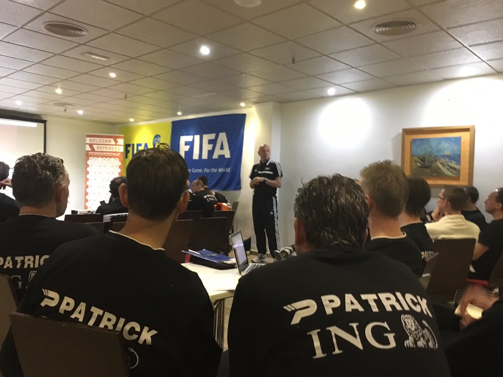 RoyalBelgianFA's tweet image. Technische sessie met FIFA-instructor Steve Bennett ! #stagerefs