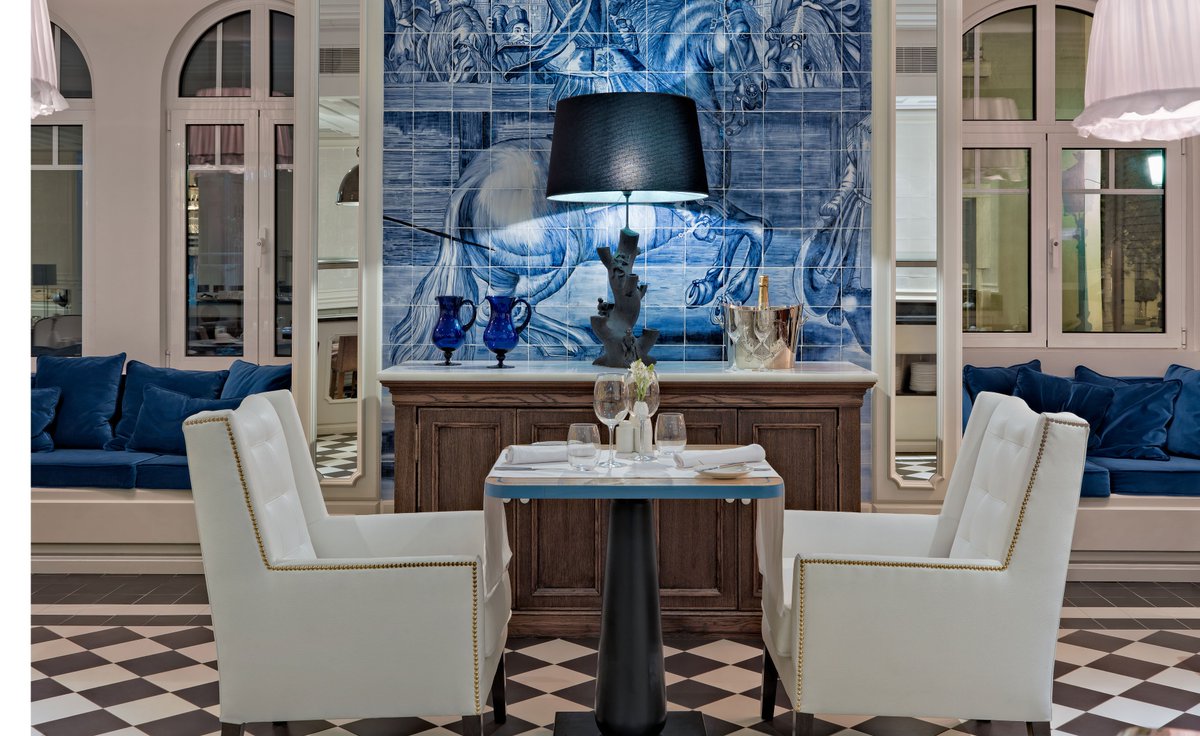 wallpapermag's tweet image. An 18th century convent becomes a blue and white paradise in Lisbon wlpr.co/DUJnqT