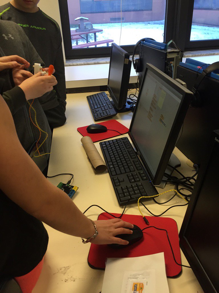erinbozzo's tweet photo. 5th grade Arts and Bots #test #prototype #testagain @Avonworthschool #kidswhocode #digitalliteracy https://t.co/U3nrYmjYwc