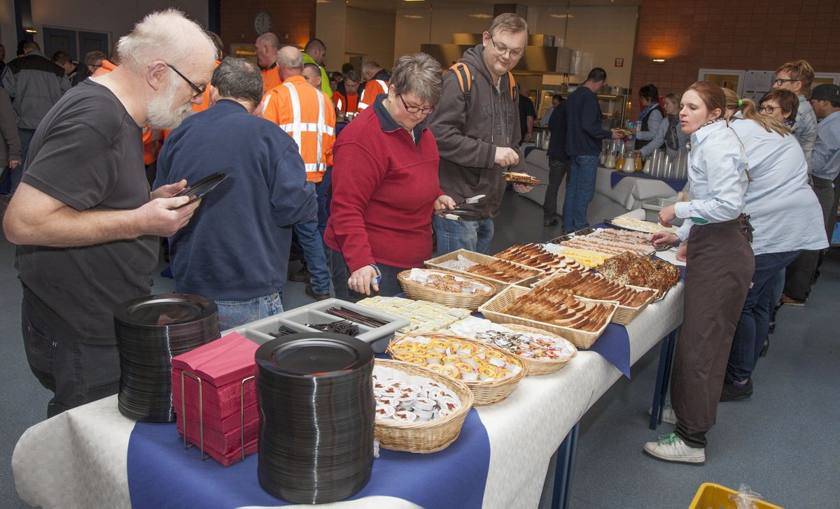 Reestmond's tweet image. Terugblik op 2015 en vooruitblik op 2016 tijdens nieuwjaarsreceptie. Gezonde lunch bereid door collega’s vd kantine.