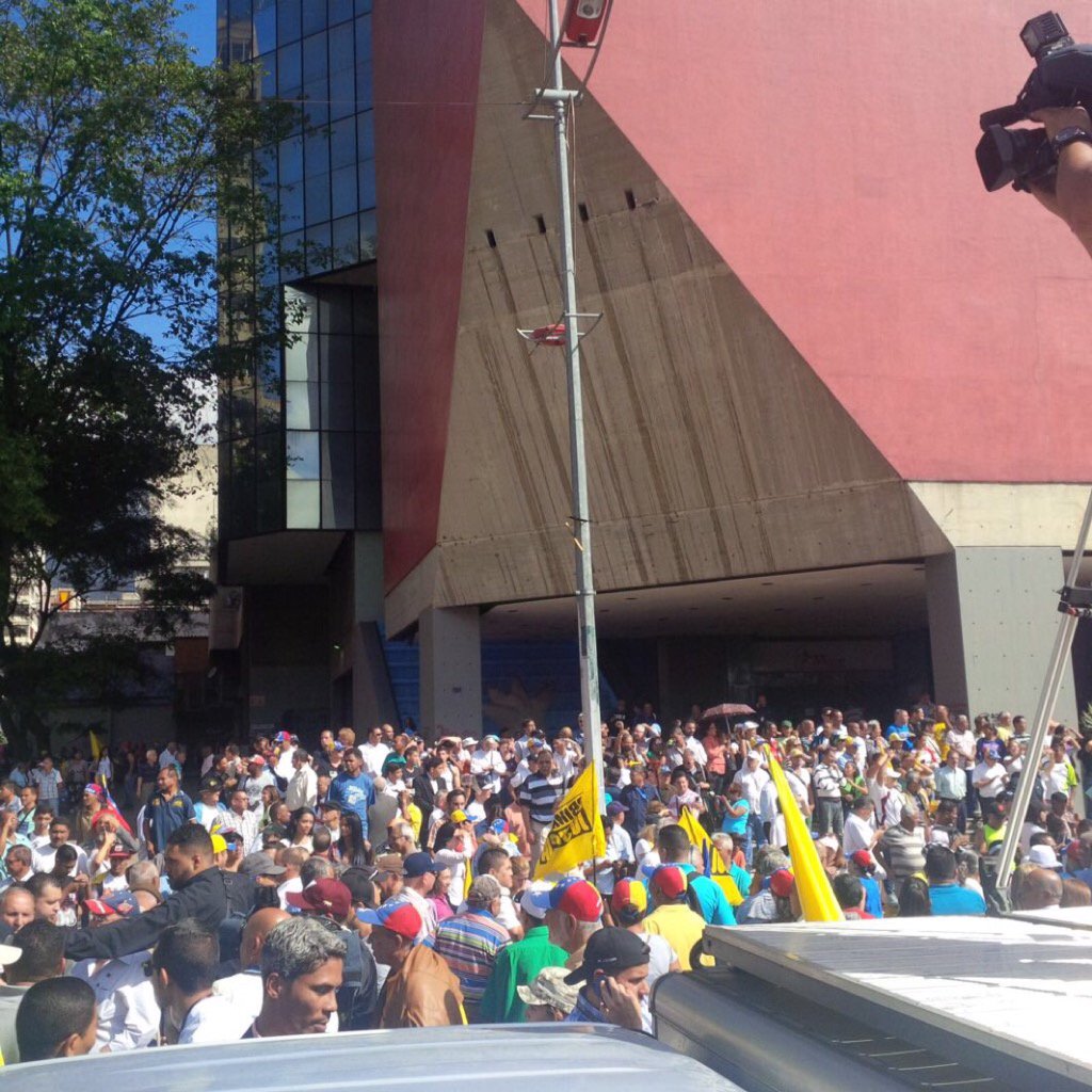 rctv's tweet photo. Más de La Hoyada ahora. https://t.co/XvKRV7hCcJ