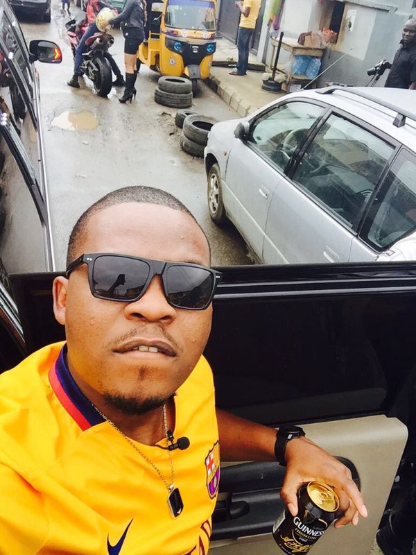 MrLinguai's tweet photo. Nigerian artist Olamide spotted wearing a Barca shirt #barca #meongh
 https://t.co/QCqtNzTBwu https://t.co/JT2GcPPyva