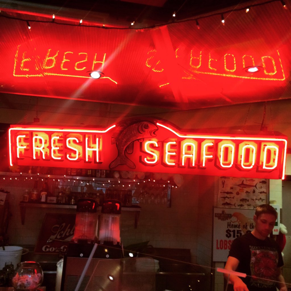 VANGUARDMKE's tweet photo. Thanks @StPaulFish You guys are awesome. Clam strips!!! https://t.co/MvCcjxZde5