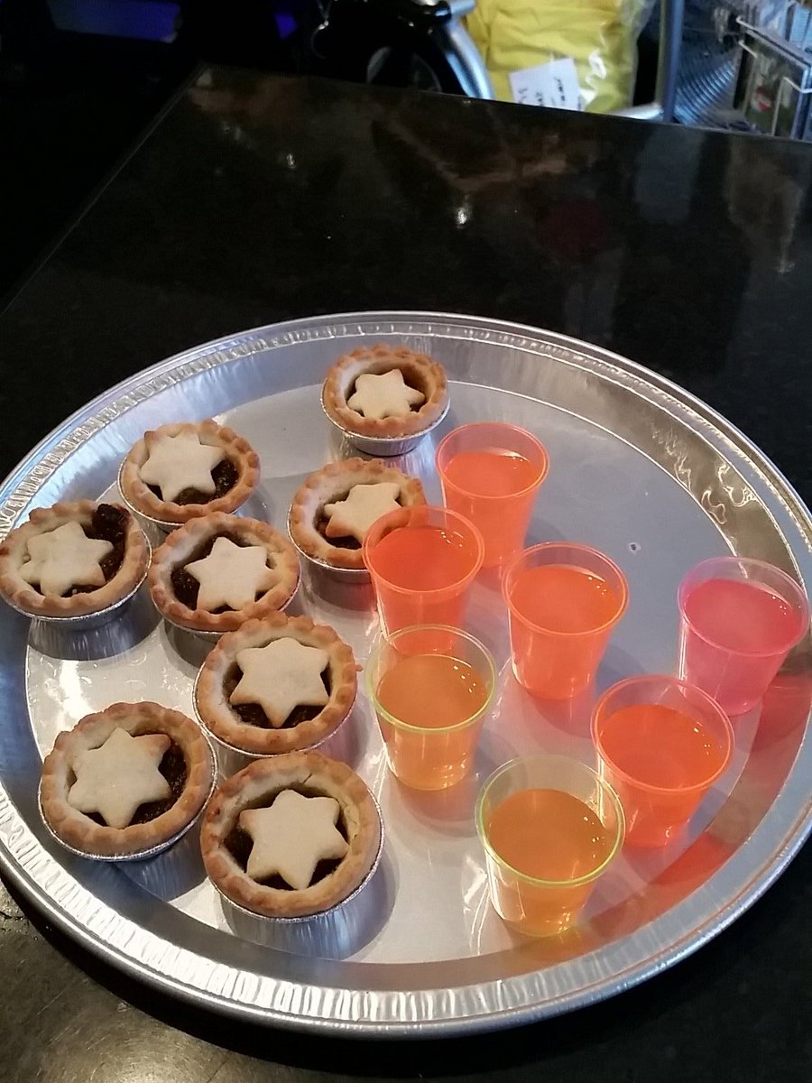 FetishFreakLDN's tweet photo. Mince pies and a warm shot down your throat all afternoon at FF (Fetish Freak ) in Oval . C'MON DOWN! #stuffurface! https://t.co/5qoDaTjzuy