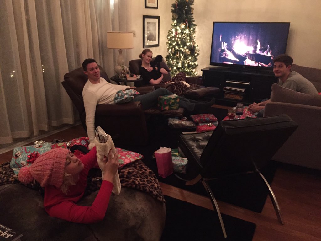 JenniferBeeken's tweet photo. Early Christmas, good times @RyanBeeken @zachbeeken @OliviaBeeken @ElyseBeeken https://t.co/1WDXOE45cl
