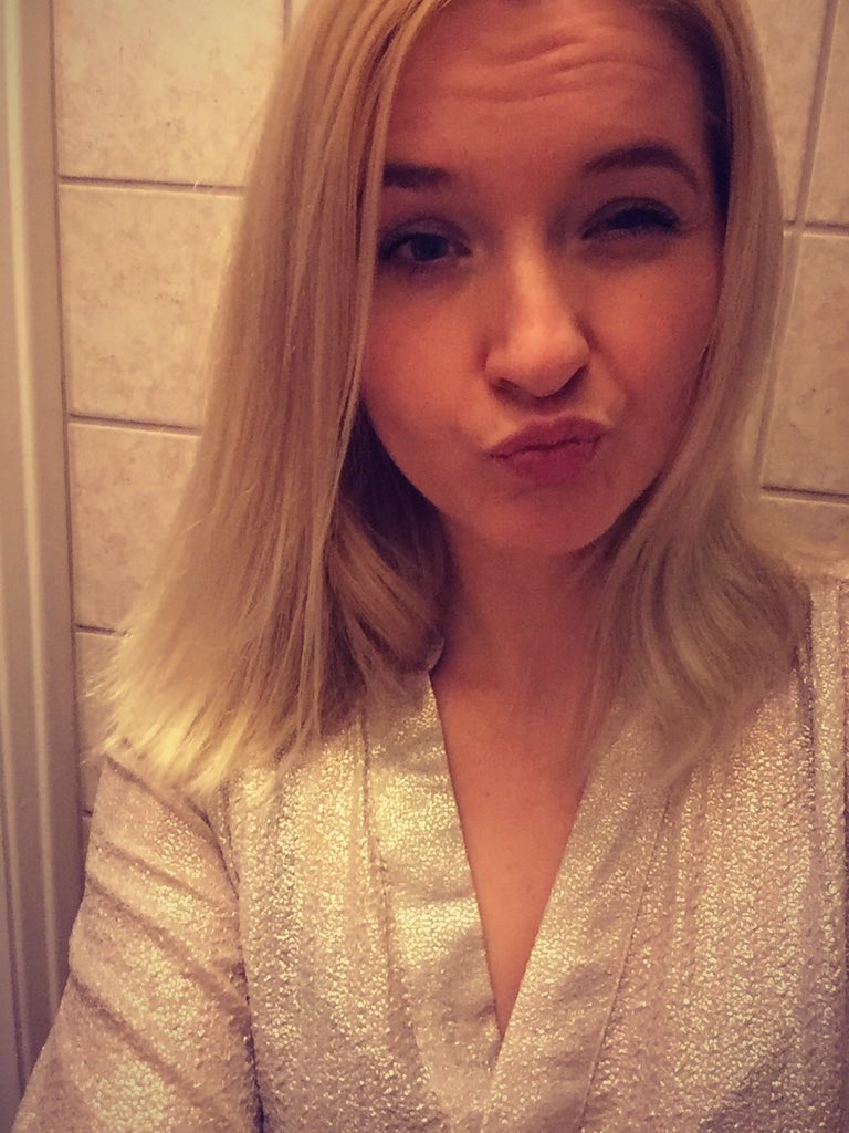 SandraGraver's tweet photo. Glædelig jul derude 🎄😘 https://t.co/al9Urv4cFw