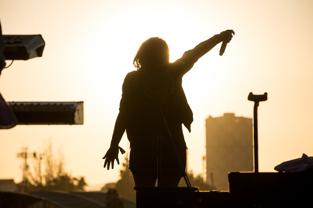 tuiterfrontera's tweet photo. ¡Feliz navidad, amigos! Les regalamos este hermoso atardecer con @anitatijoux en #Frontera2015 <3 https://t.co/Jdrbb4T4Hx