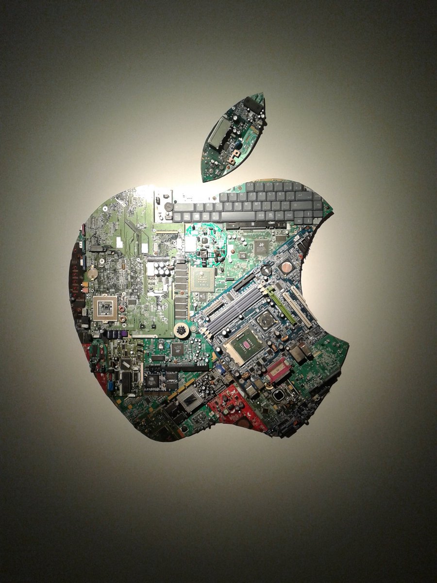 MarRocabert's tweet photo. Welcome to Africa Mr. Apple by #AlexCardona #DrapArt al @cececebe https://t.co/4gRsg1hXdl