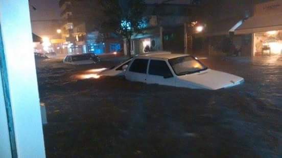 luna_dure's tweet photo. asi estabamos en la madrugada #Inundaciones https://t.co/xf7f9Z82lM