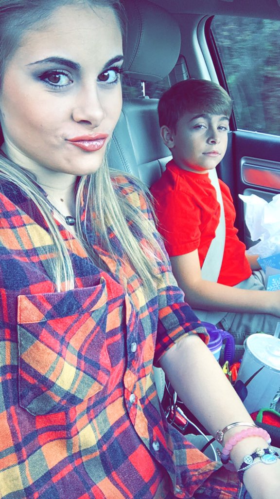 holllister15's tweet photo. murry chripma 🎄🎄🎄
#hesamodel #ok #imtheboy https://t.co/PWRog6rVIT