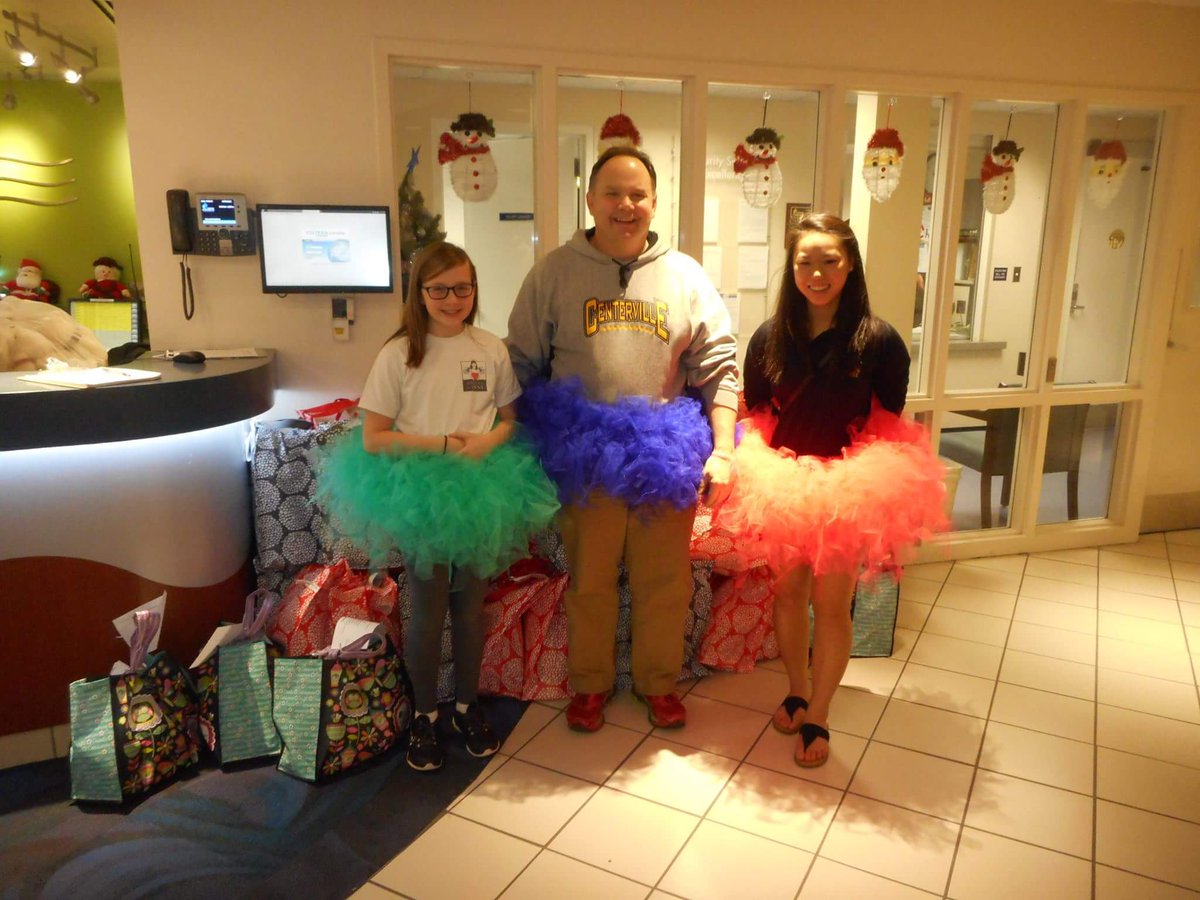 ellacrosse's tweet photo. #angelsforanna Merry Christmas
Delivering gifts to the Dayton Children's Hospital ❤🎁❤ https://t.co/p45VaL7Lr7