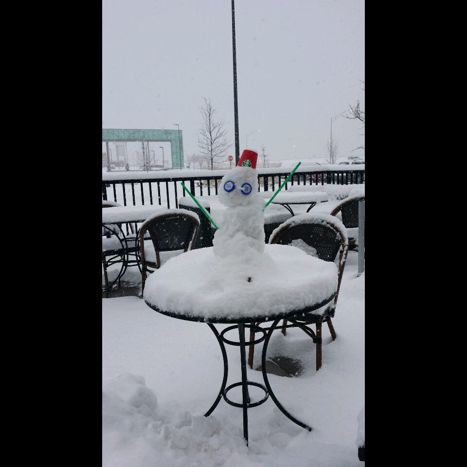 HeatherCalhou19's tweet photo. Look who showed up today at Starbucks ! With 2 eyes made out of ... 2% milk caps #D324holidayspirit https://t.co/EUg1gvt8IO