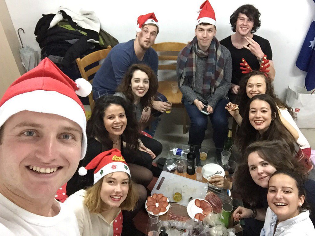 estrelladiazb's tweet photo. Merry Christmas everybody!!! Aussies + Spanish Armada (desde China con amor) https://t.co/At5gdYgoj5