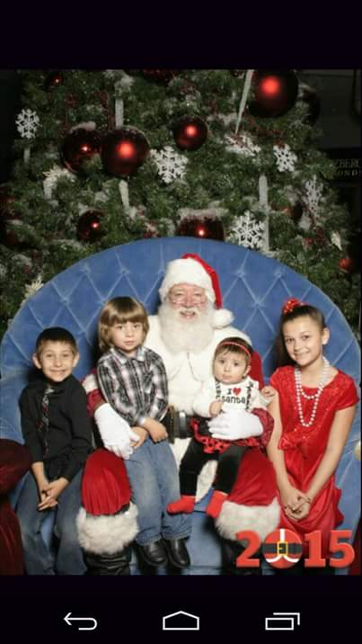 twocuteforu2011's tweet photo. #christmaspictures
#lovemynephewsandneices
🎄⛄⛄🎅🎅 https://t.co/u64oepWRfP