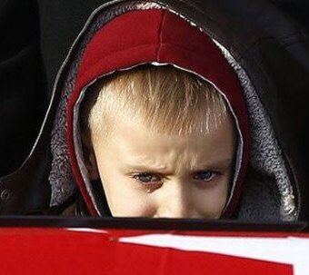 Tek bir gözyaşı ne çok şey anlatır değil mi? Adeta kurşundur, ciğerleri deler de geçer…