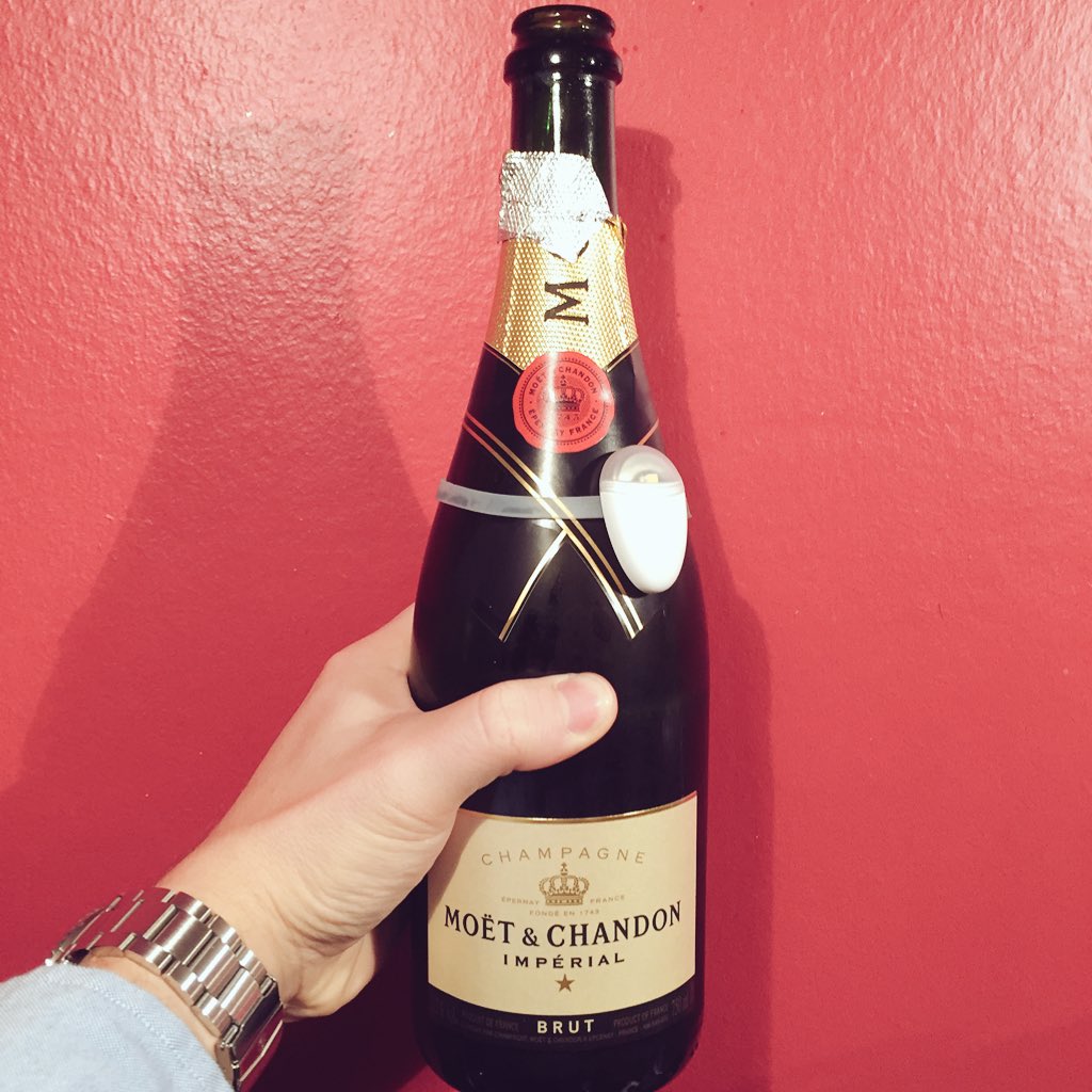 justawebguy's tweet photo. @ulla_reminder happy Christmas!! For a happy evening: pair Ulla with a bottle of #moet https://t.co/uJV2pobvQZ