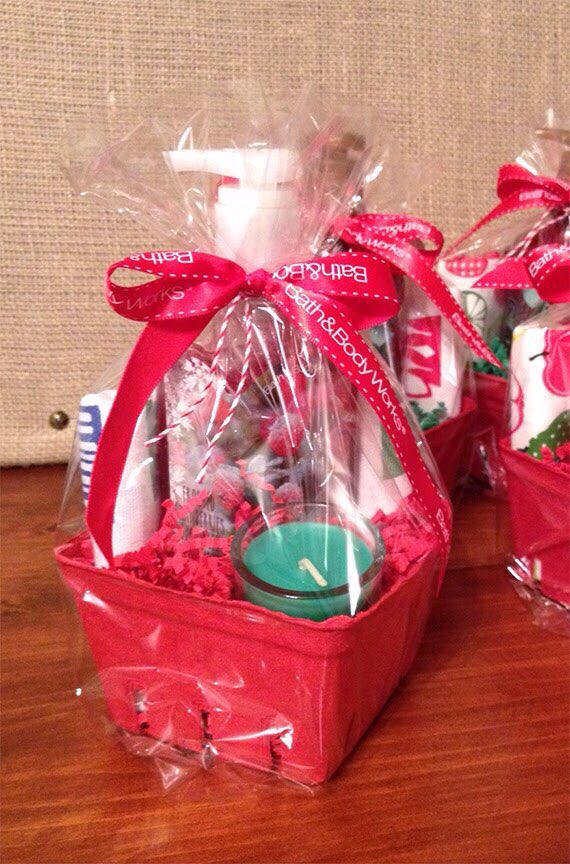 ThoughtsSanta's tweet photo. @kyliethoughts your presents from your secret santa https://t.co/7x2V1BK2FU