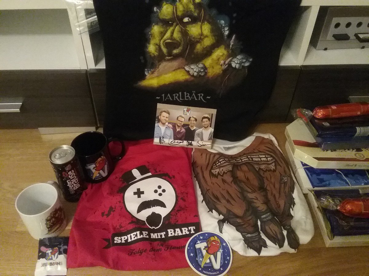 pinselquaeler92's tweet photo. Geilstes Weihnachten ever mit #rbtv in der ersten gemeinsamen Wohnung mit meiner Freundin #Geilonachten #rocketbeans https://t.co/qJMPpZgt52