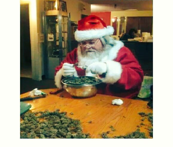 Doctormariguas's tweet photo. mientras tanto santa !!! #QueridoSanta. #FelizNavidad #sakeneltoque https://t.co/7EDQ2MvqDd