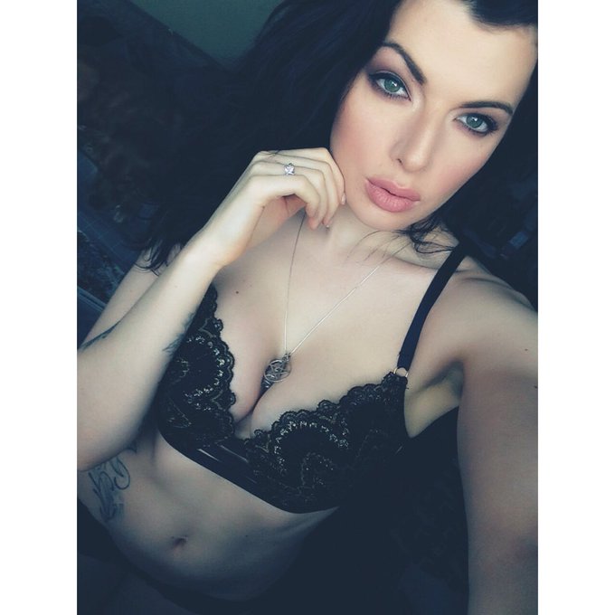 Merry Christmas Eve xoxo @PlayboyMagSA @PlayboyPlus @PlayboyMX @PlayboyVzla @Reyhl ❤️❄️😘😍🎄🐰 https://t<a class="tags" target="_blank" title="On Twitter" href="/?out=eyJ0eXAiOiJKV1QiLCJhbGciOiJIUzUxMiJ9.eyJpYXQiOjE3MjA5NjIyODIsImlzcyI6InR3cG9ybnN0YXJzLmNvbSIsIm5iZiI6MTcyMDk2MjI4MiwiZXhwIjoxNzUyNDk4MjgyLCJyZWRpcmVjdF91cmwiOiJodHRwczovL3R3aXR0ZXIuY29tL1BsYXlib3lNYWdTQSJ9.frF3drtvOeOqU9Jx7gmUIYGOgap83U_5nmKwb7nseOFccYBDMiYa3YQjqlCw5iZsegBQ8SGi9Mswnfg9HK9tmg">@PlayboyMagSA</a><a class="tags" href="/tag/playboyplus">@playboyplus</a><a href="/tag/mirrormonday"class="tags"><span>#mirrormonday</span></a>