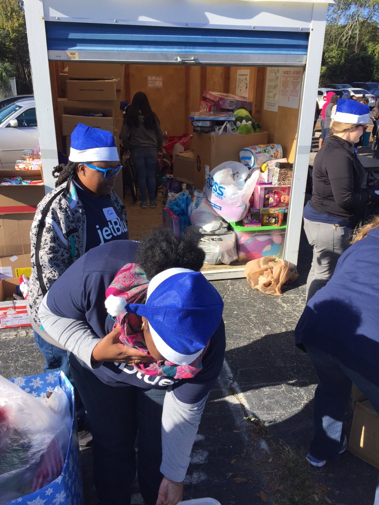 friends4changes's tweet photo. Helping hands @chc_hope192  @HelloJetBlue #B6unselfiesweepstakes #JetblueMCO https://t.co/y8hOTD0Wxw