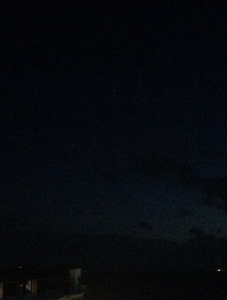 I saw the #ISS fly past!! #BoscomeBeach (there in the top-middle)