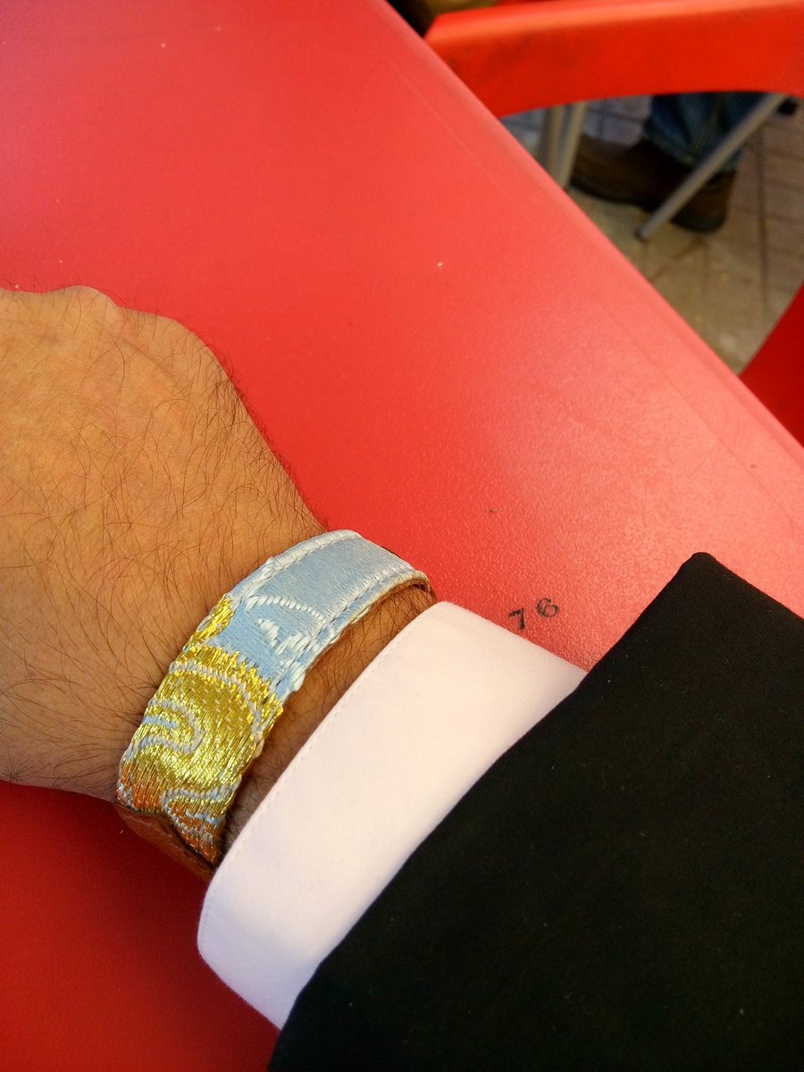 <a href="/falleracom/">fallera</a> 
Feliz navidad, "maripulseritas"