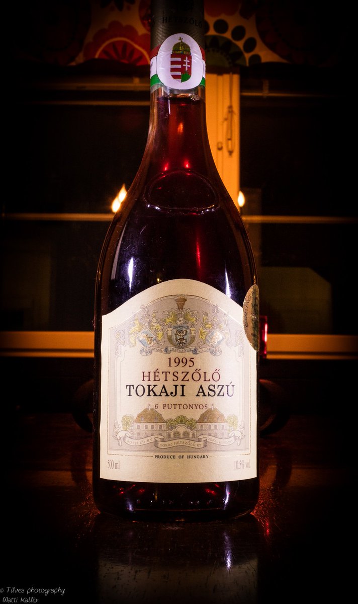 OH3UBT's tweet photo. #christmas #dessert #tokaji #aszu
#lightpainted with #keyringlight :)
#canon #eosm3 #canontalvi https://t.co/gtUHjlBbM9