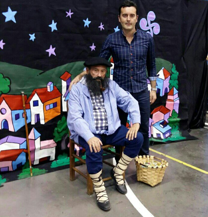 #Olentzero #LOIU #2015 <a href="/Loiukoudala/">Loiuko Udala</a> #Txorierri #Bizkaia #Euskadi