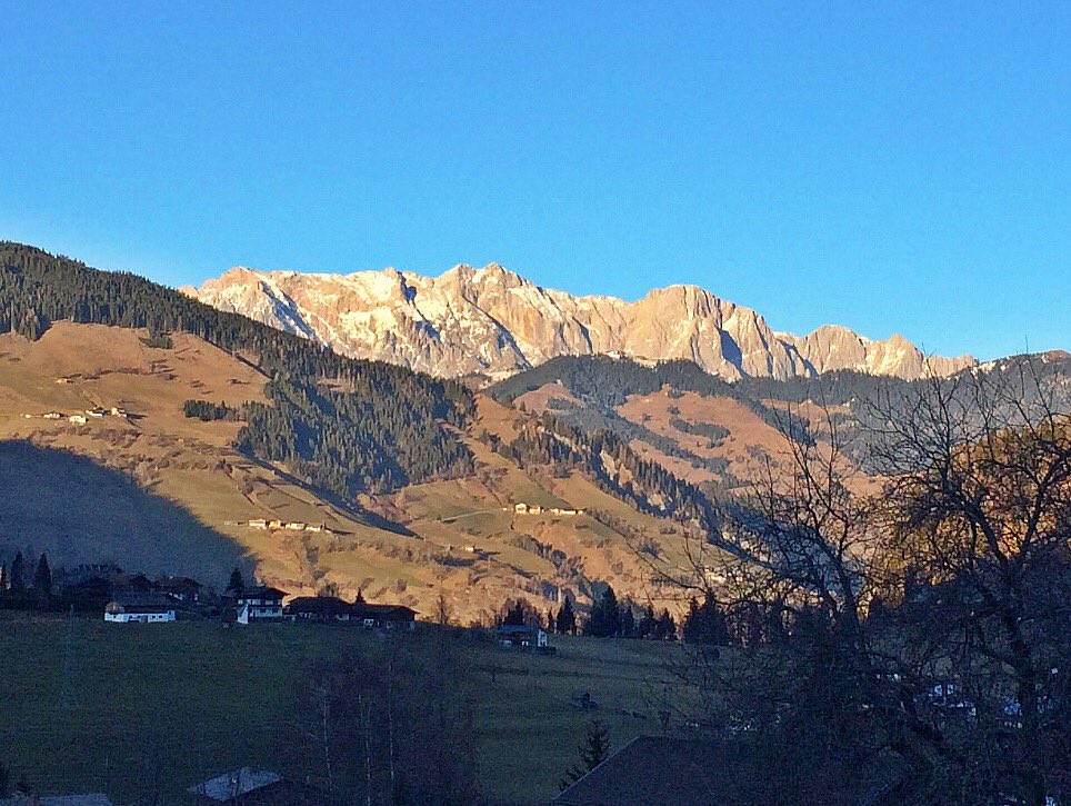 pa7rick3's tweet photo. Das #Hochkoenig-Massiv heute Nachmittag von #Embach aus betrachtet. #VorBescherungsSpaziergang https://t.co/MsqLkqhWGP