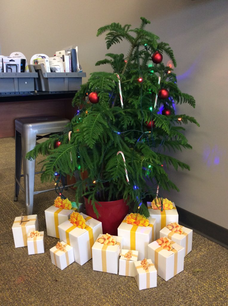 SprintbyOrbitAD's tweet photo. #Happyholidays from #adrian #Sprint by #orbittech @marceloclaure @sprint @sprintcare @SprintNERegion https://t.co/HUc2lz09nJ