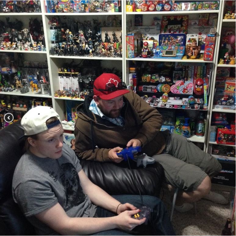 Round_2_Gaming's tweet photo. Fellow #CartridgeClub members @CartridgeCanuck and @LucminYT playing some N64 in the Games Room before #PRGE2015. https://t.co/CGksZ9jTHp