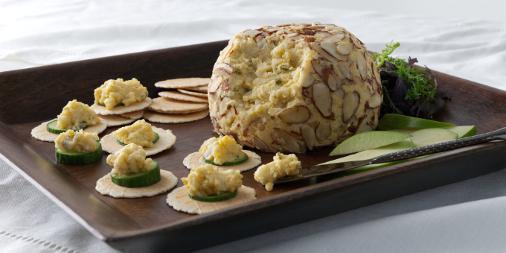 WisconsinCheese's tweet photo. Looking for a last-minute appetizer? Give this cheese ball a try. #12DaysofCheeseBalls https://t.co/yKB4Z3JgRz https://t.co/IDUxjBg21j
