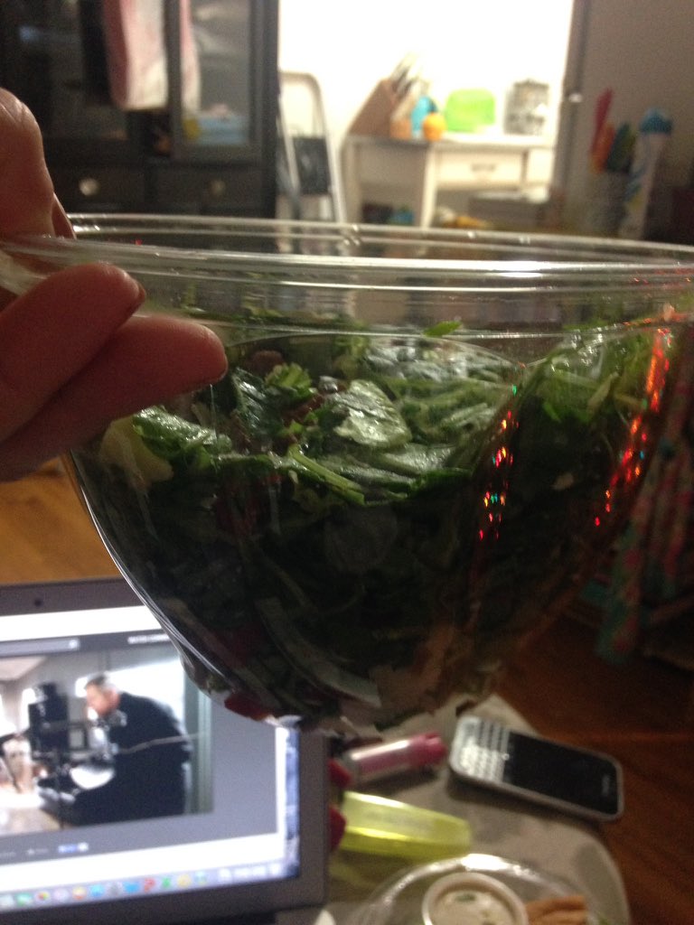 VikkySaidel's tweet photo. @justsalad I bought a salad the other day and the container was barely full! Total rip off. https://t.co/DOPvBgksMo